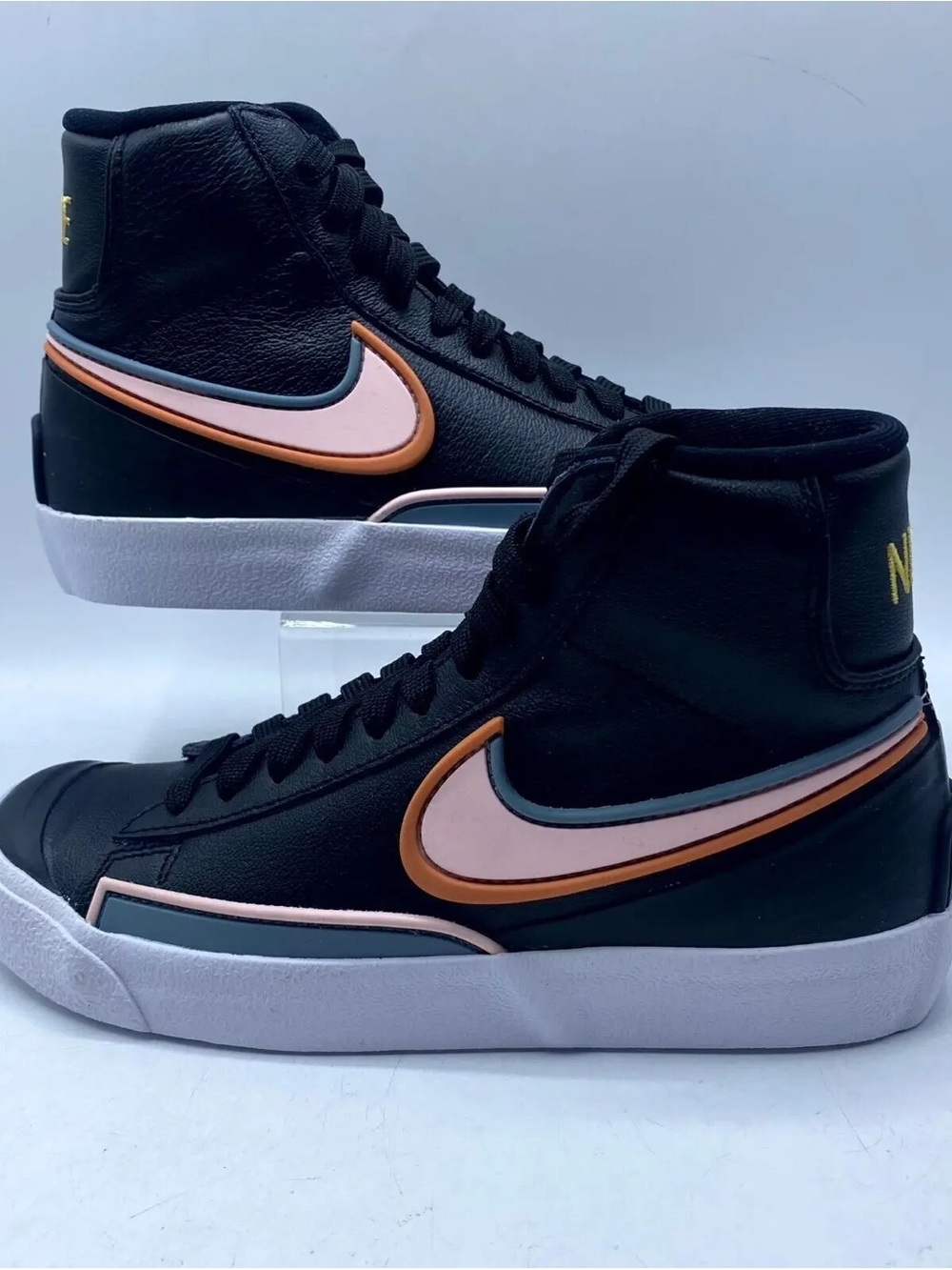 Nike blazer mid sneakers!